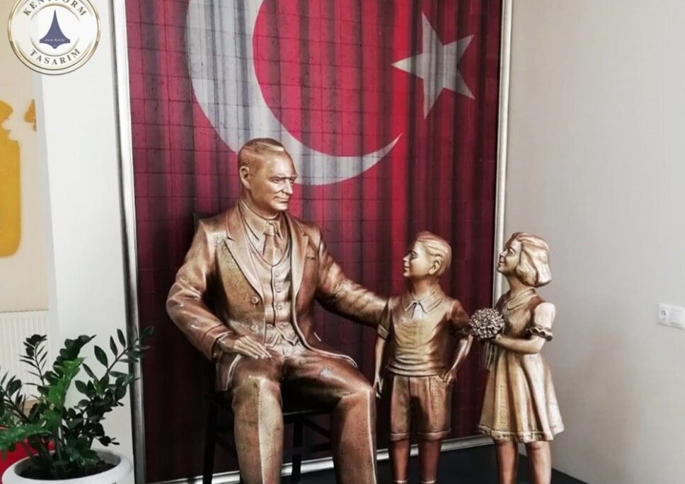 Atatürk ve çocuk sevgisi heykeli