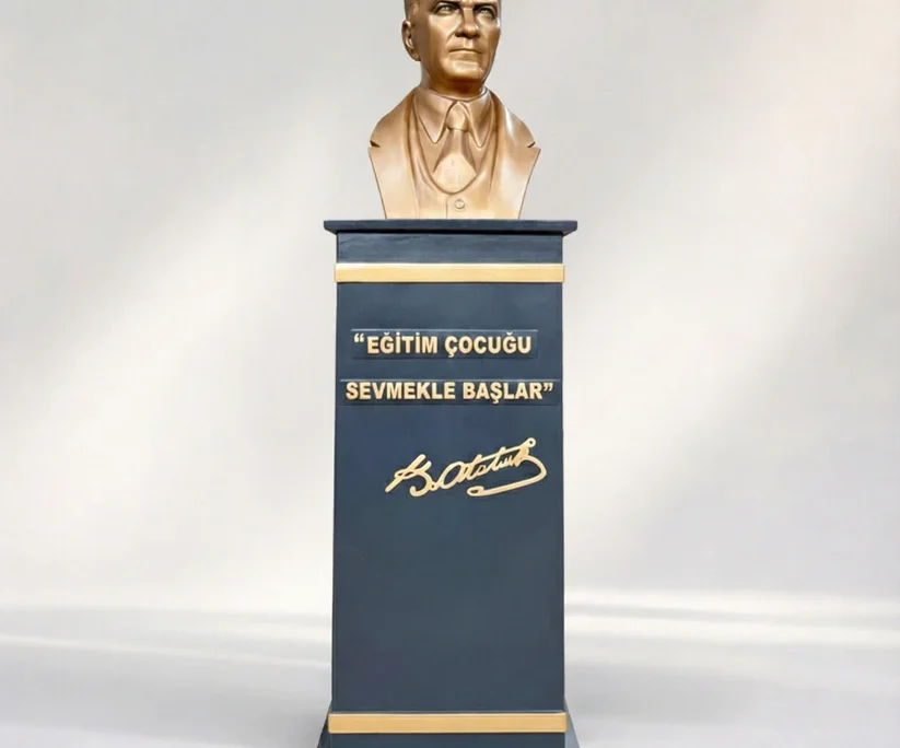 Kuşaklı model kaideli Atatürk büstü