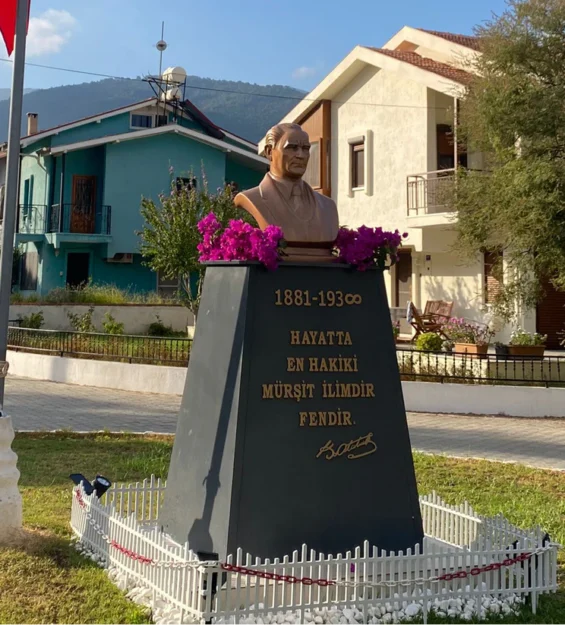 Açılı Model Atatürk Büstü