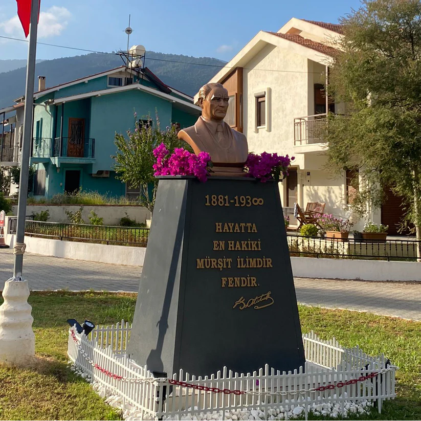 Açılı Model Atatürk Büstü