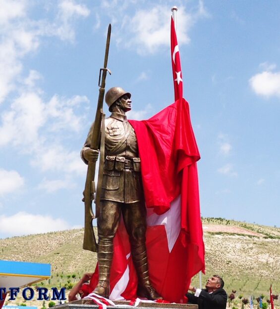 Mehmetçik heykeli çalışması