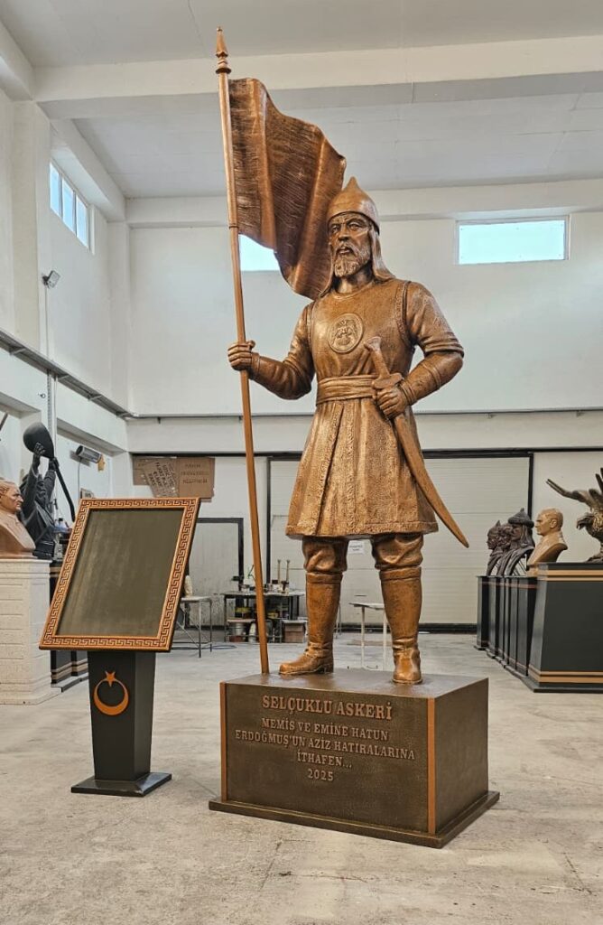 Selçuklu askeri heykeli