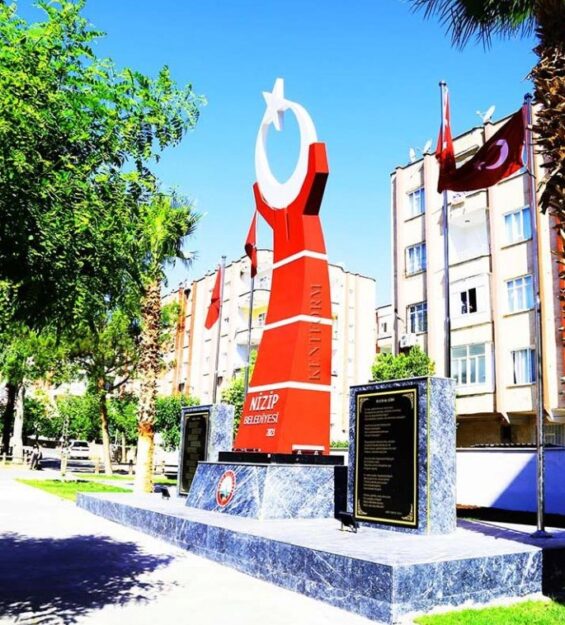 ay-yildiz-temali-bayrak-aniti ay-yildiz-temali-bayrak-aniti